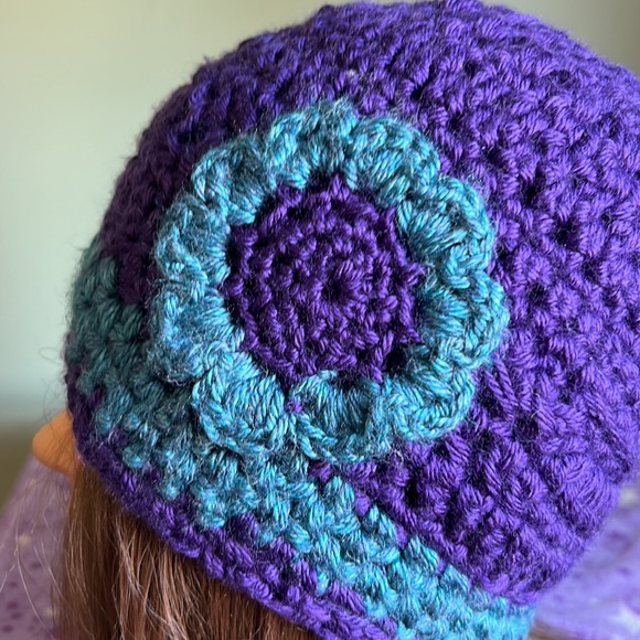 Crochet satin acrylic yarn beanie medium new - Picture 2 of 6